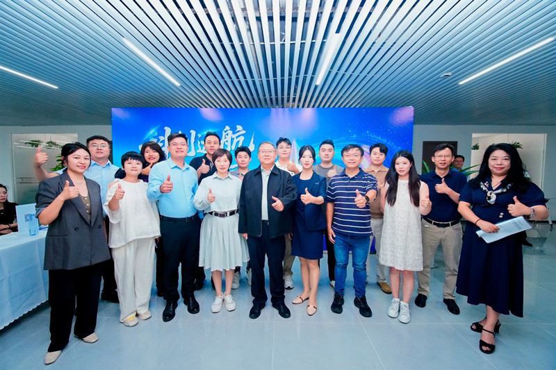 20260922校领导带队参加西部科创企业全球化发展论坛_副本.jpg