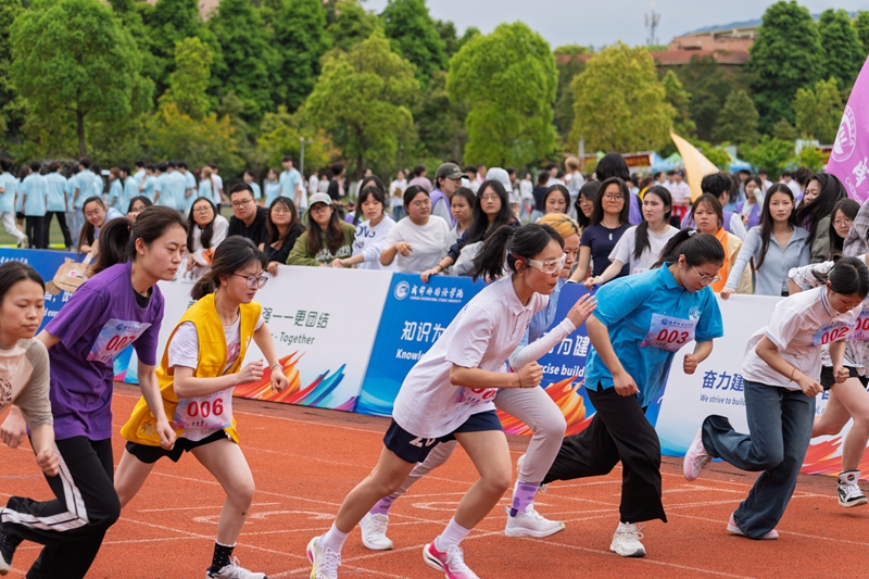 女子800米 张昊阳45.jpg