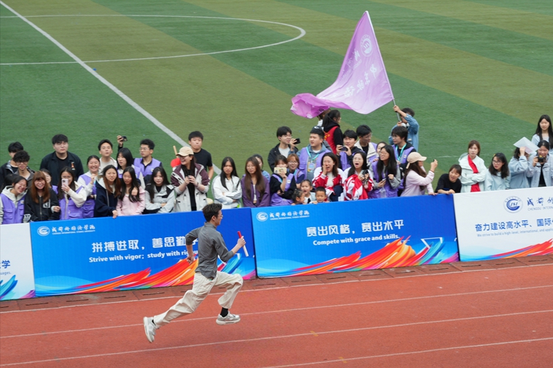 1.教职工接力跑-陶佳 (6).jpg