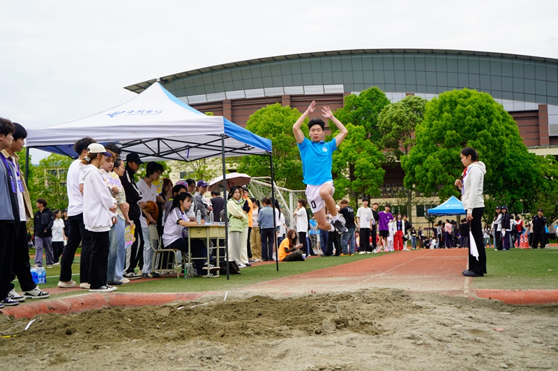 2.男子跳远 闫佳洲 (3).jpg