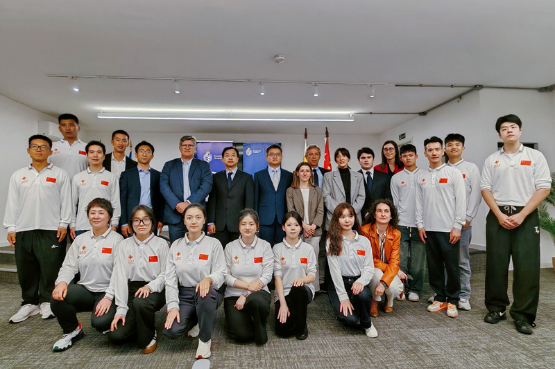 中方教练组欢迎会 一排右二为张宇婷_副本.jpg